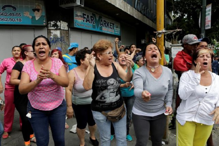 `We want food!`, Venezuelans cry at protest near presidency